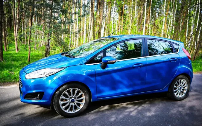 ford Ford Fiesta cena 27500 przebieg: 176000, rok produkcji 2014 z Ozorków